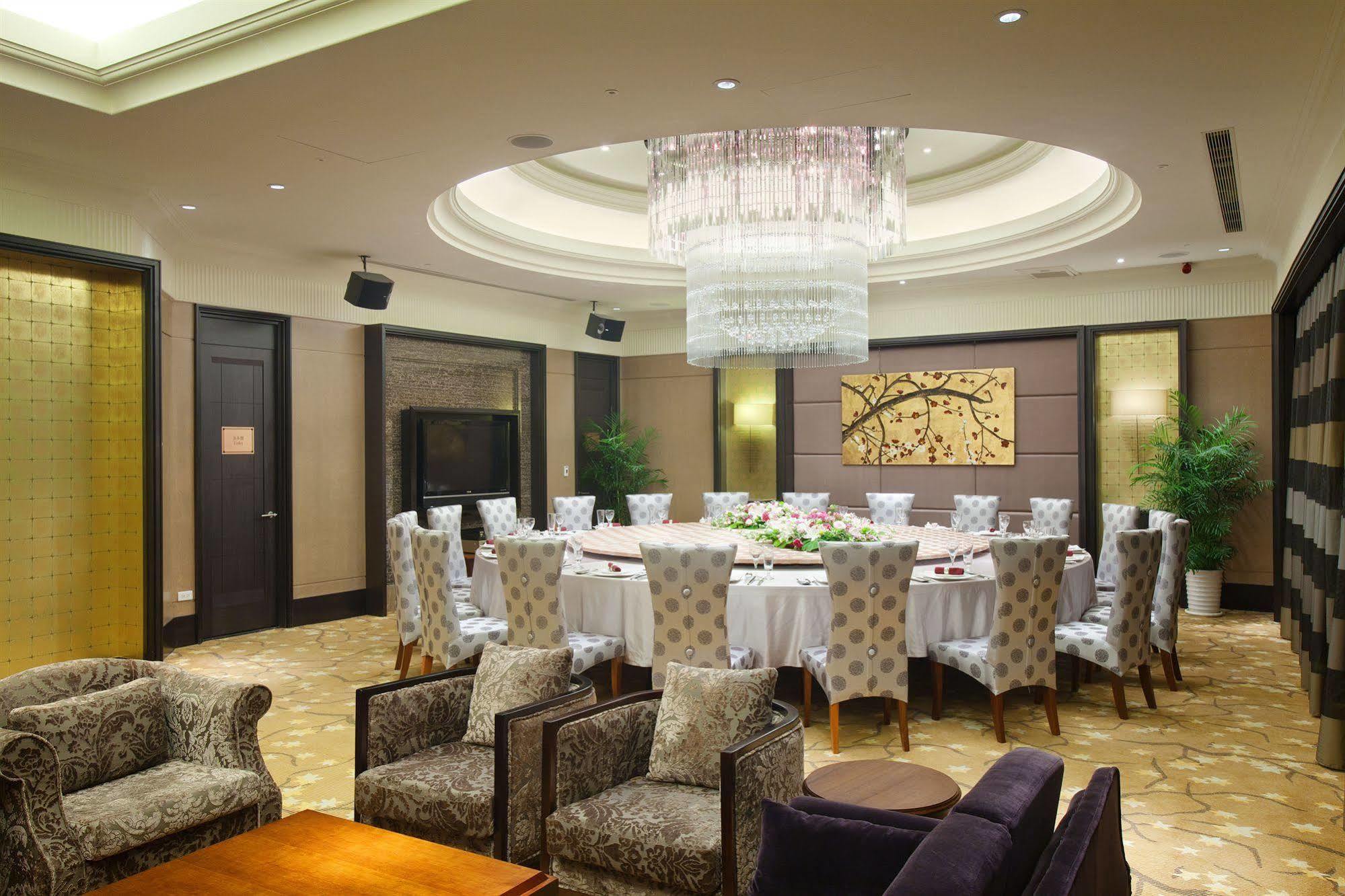 E-Da Royal Hotel Dashu Restauracja zdjęcie A private dining room at a restaurant in China