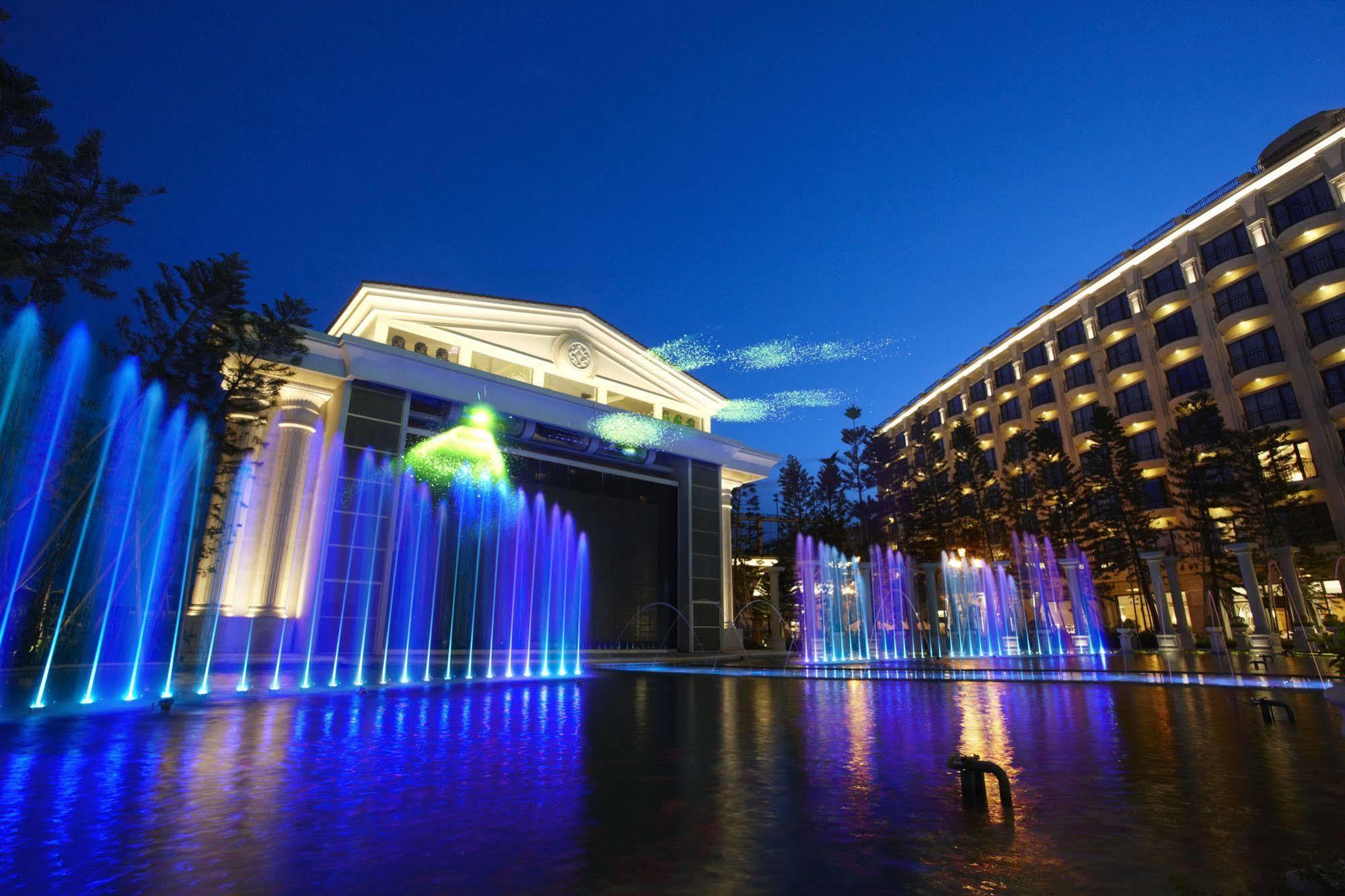 E-Da Royal Hotel Dashu Zewnętrze zdjęcie Fountains at the hotel